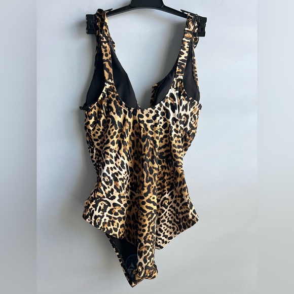 DKNY Women's Animal Print Ruffle Neck One-Piece Swimsuit Size Medium - Picture 6 of 9